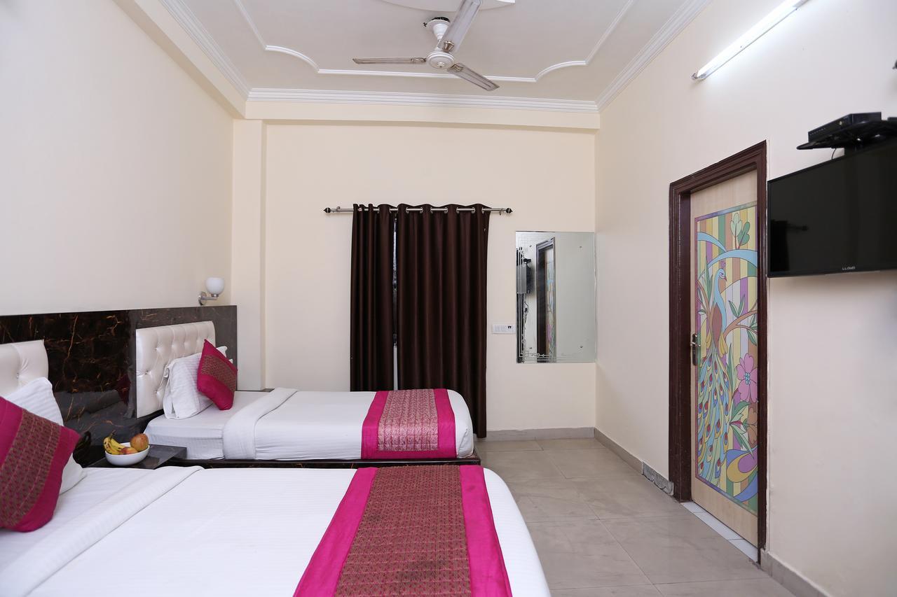 Oyo 10381 Aerodrome Palace 3*